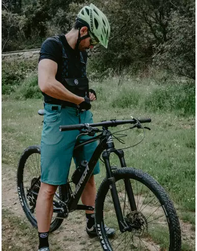 TIR H-Technical bib with pocket