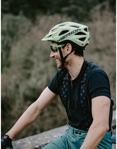 TIR H-Technical bib with pocket